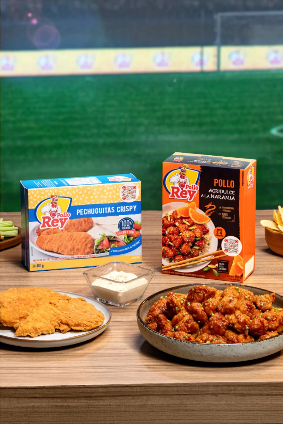 Pechuguitas Crispy and Pollo Acridulce at the stadium glass